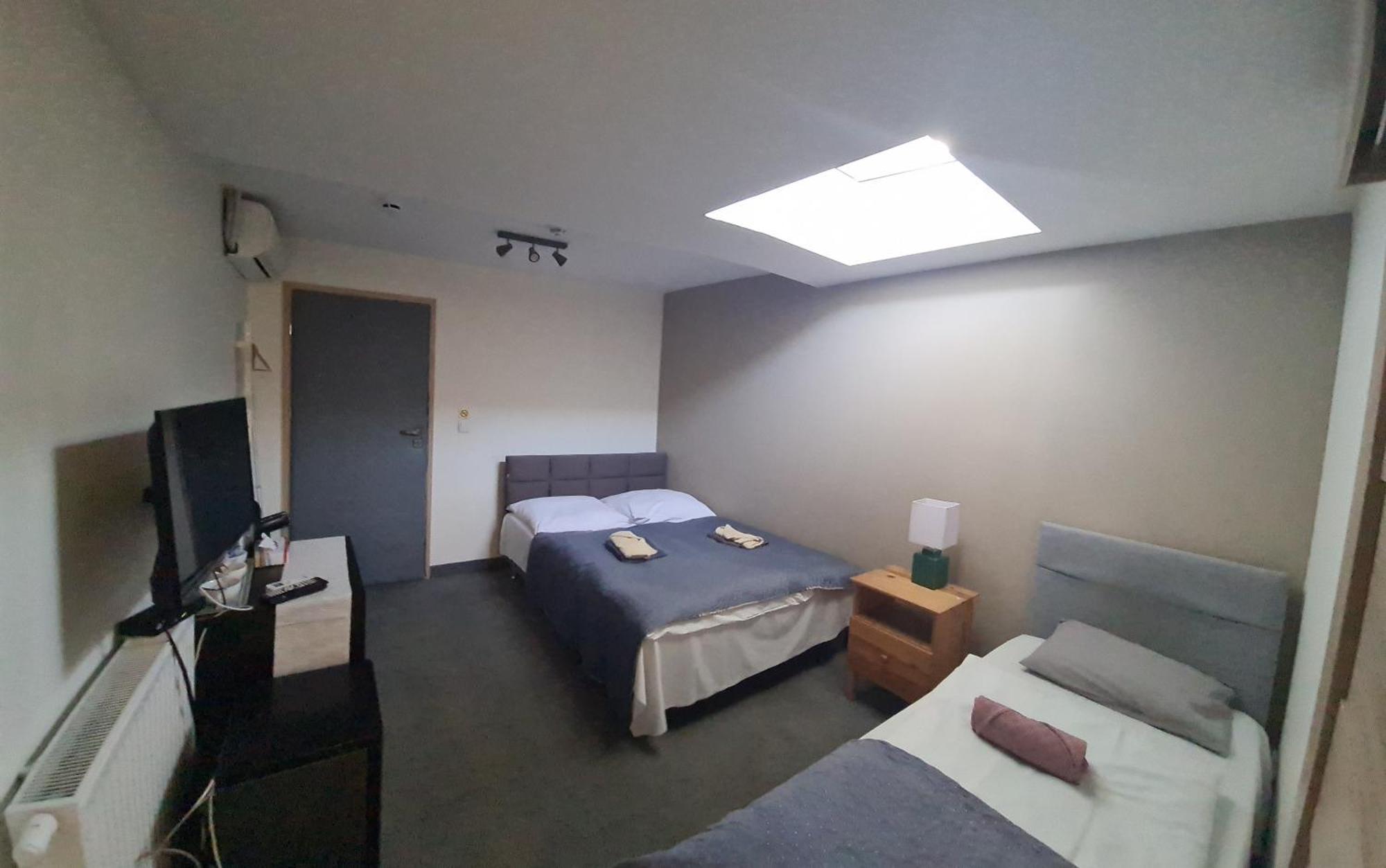 Lozina Es8Bar汽车旅馆 外观 照片